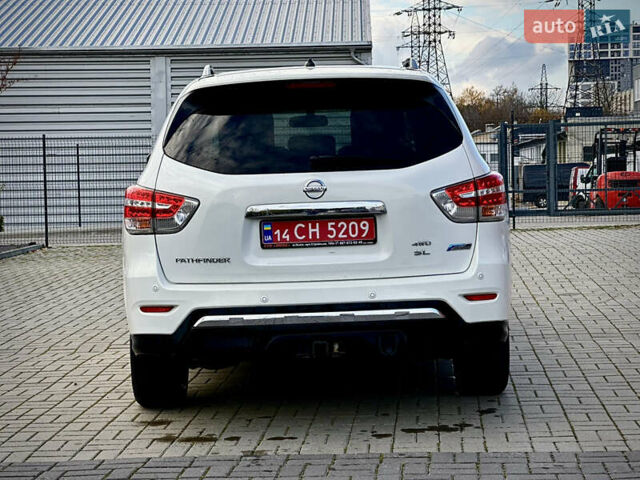 Белый Ниссан Патфайндер, объемом двигателя 2.5 л и пробегом 220 тыс. км за 11900 $, фото 4 на Automoto.ua