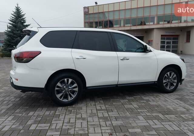 Белый Ниссан Патфайндер, объемом двигателя 3.5 л и пробегом 250 тыс. км за 12700 $, фото 8 на Automoto.ua