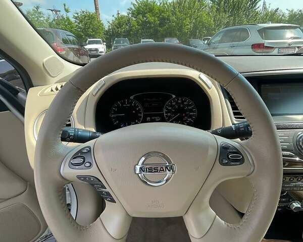 Белый Ниссан Патфайндер, объемом двигателя 2.5 л и пробегом 143 тыс. км за 12600 $, фото 13 на Automoto.ua