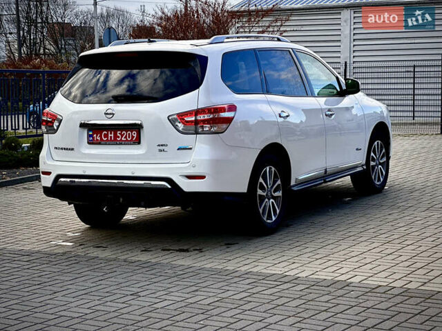 Белый Ниссан Патфайндер, объемом двигателя 2.5 л и пробегом 220 тыс. км за 11900 $, фото 3 на Automoto.ua