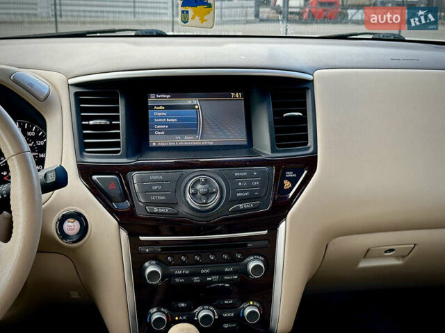 Белый Ниссан Патфайндер, объемом двигателя 2.5 л и пробегом 220 тыс. км за 11900 $, фото 17 на Automoto.ua