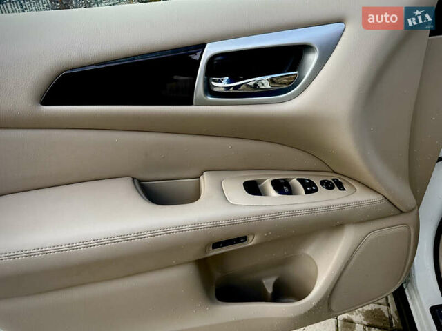 Белый Ниссан Патфайндер, объемом двигателя 2.5 л и пробегом 220 тыс. км за 11900 $, фото 9 на Automoto.ua