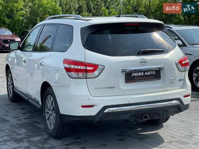 Белый Ниссан Патфайндер, объемом двигателя 2.5 л и пробегом 143 тыс. км за 12600 $, фото 3 на Automoto.ua