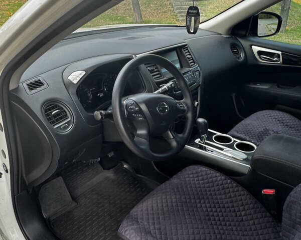 Белый Ниссан Патфайндер, объемом двигателя 3.5 л и пробегом 250 тыс. км за 11700 $, фото 11 на Automoto.ua