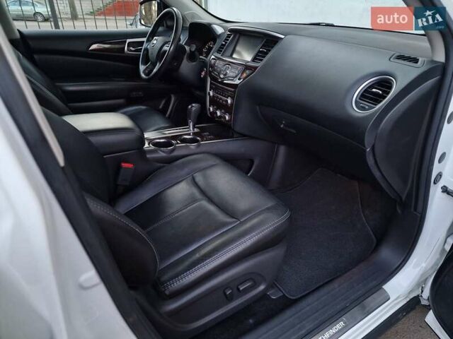 Білий Ніссан Патфайндер, об'ємом двигуна 2.5 л та пробігом 223 тис. км за 13490 $, фото 41 на Automoto.ua