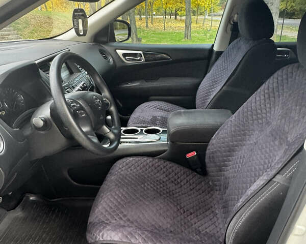 Белый Ниссан Патфайндер, объемом двигателя 3.5 л и пробегом 250 тыс. км за 11700 $, фото 12 на Automoto.ua