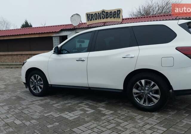 Белый Ниссан Патфайндер, объемом двигателя 3.5 л и пробегом 250 тыс. км за 12700 $, фото 3 на Automoto.ua