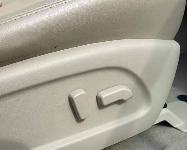 Белый Ниссан Патфайндер, объемом двигателя 2.5 л и пробегом 143 тыс. км за 12600 $, фото 27 на Automoto.ua