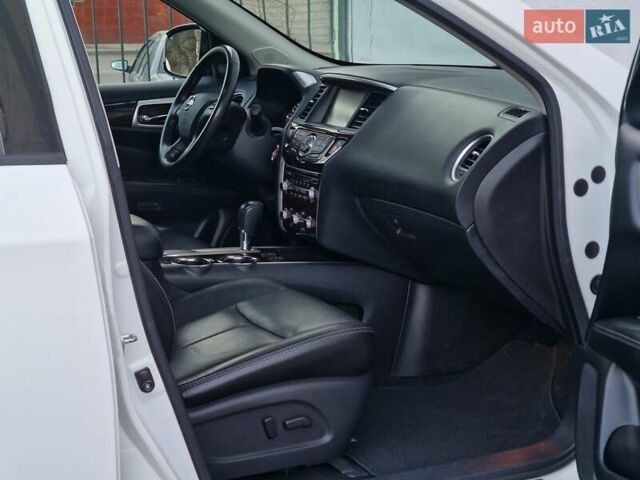 Білий Ніссан Патфайндер, об'ємом двигуна 2.5 л та пробігом 223 тис. км за 13490 $, фото 39 на Automoto.ua