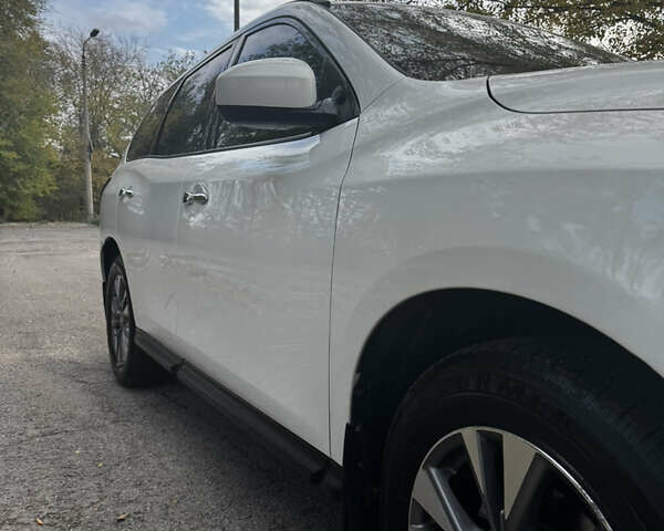 Белый Ниссан Патфайндер, объемом двигателя 3.5 л и пробегом 250 тыс. км за 11700 $, фото 10 на Automoto.ua