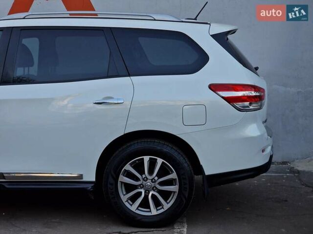 Білий Ніссан Патфайндер, об'ємом двигуна 2.5 л та пробігом 223 тис. км за 13490 $, фото 16 на Automoto.ua