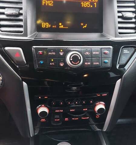 Белый Ниссан Патфайндер, объемом двигателя 3.5 л и пробегом 250 тыс. км за 12700 $, фото 21 на Automoto.ua