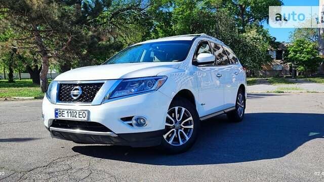 Белый Ниссан Патфайндер, объемом двигателя 2.49 л и пробегом 270 тыс. км за 12399 $, фото 10 на Automoto.ua