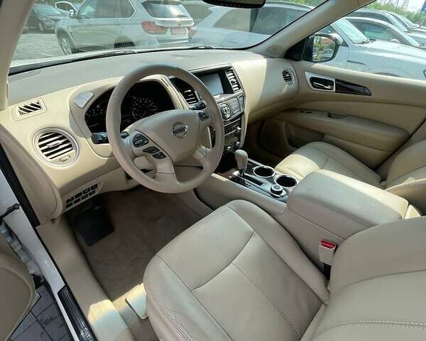 Белый Ниссан Патфайндер, объемом двигателя 2.5 л и пробегом 143 тыс. км за 12600 $, фото 7 на Automoto.ua