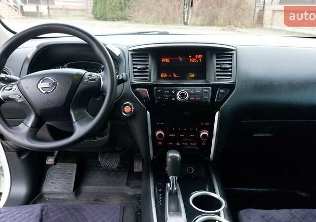 Белый Ниссан Патфайндер, объемом двигателя 3.5 л и пробегом 250 тыс. км за 12700 $, фото 24 на Automoto.ua