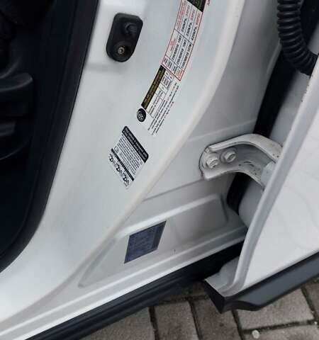 Белый Ниссан Патфайндер, объемом двигателя 3.5 л и пробегом 250 тыс. км за 12700 $, фото 26 на Automoto.ua