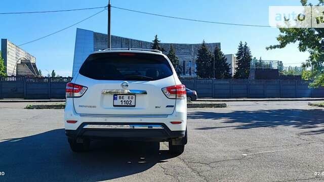 Белый Ниссан Патфайндер, объемом двигателя 2.49 л и пробегом 270 тыс. км за 12399 $, фото 6 на Automoto.ua