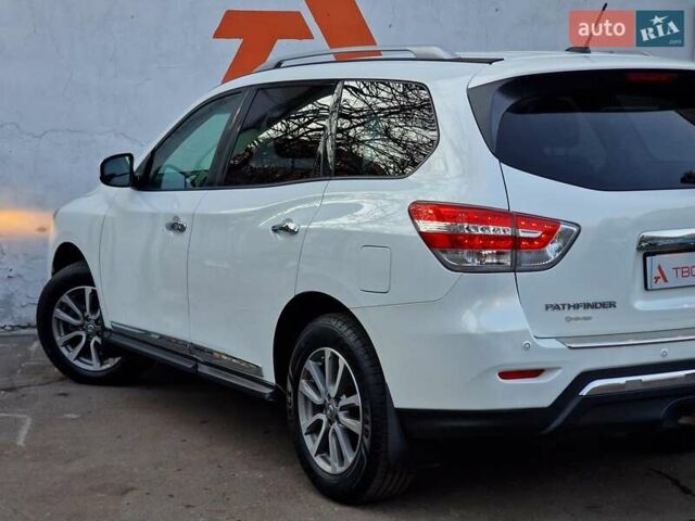Білий Ніссан Патфайндер, об'ємом двигуна 2.5 л та пробігом 223 тис. км за 13490 $, фото 25 на Automoto.ua