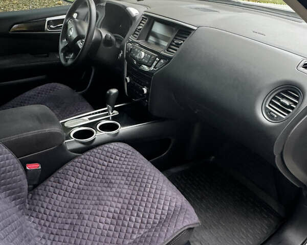 Белый Ниссан Патфайндер, объемом двигателя 3.5 л и пробегом 250 тыс. км за 11700 $, фото 16 на Automoto.ua