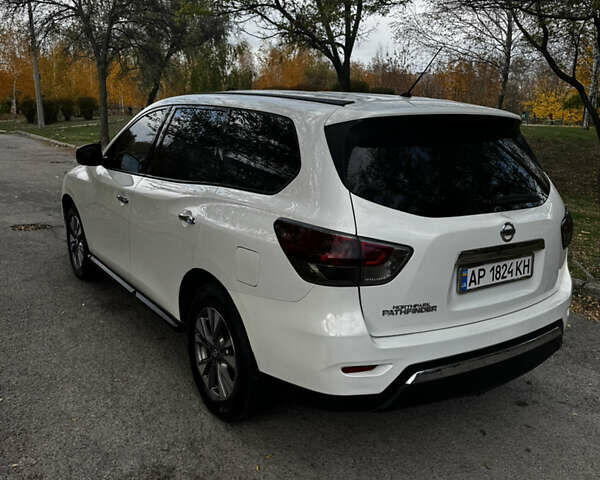 Белый Ниссан Патфайндер, объемом двигателя 3.5 л и пробегом 250 тыс. км за 11700 $, фото 3 на Automoto.ua