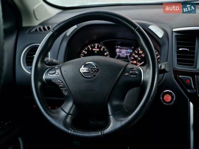 Білий Ніссан Патфайндер, об'ємом двигуна 2.5 л та пробігом 223 тис. км за 13490 $, фото 54 на Automoto.ua