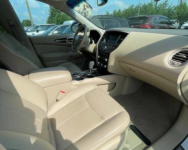 Белый Ниссан Патфайндер, объемом двигателя 2.5 л и пробегом 143 тыс. км за 12600 $, фото 25 на Automoto.ua