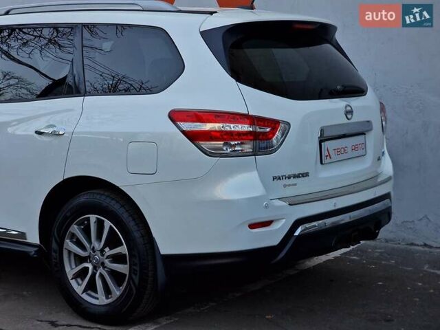 Білий Ніссан Патфайндер, об'ємом двигуна 2.5 л та пробігом 223 тис. км за 13490 $, фото 17 на Automoto.ua