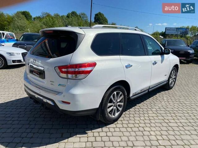 Белый Ниссан Патфайндер, объемом двигателя 2.5 л и пробегом 254 тыс. км за 13500 $, фото 6 на Automoto.ua