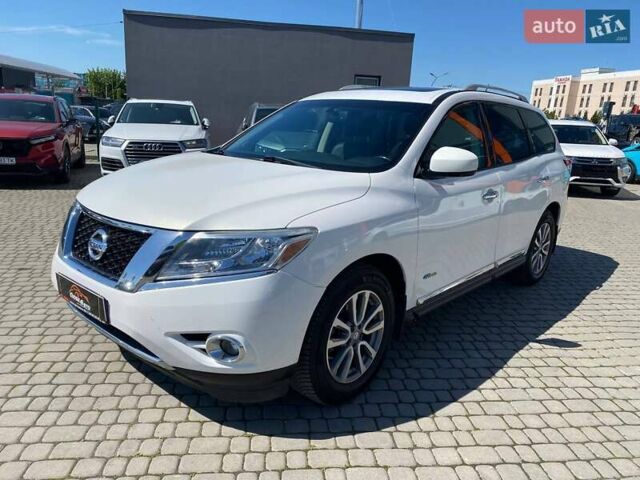 Белый Ниссан Патфайндер, объемом двигателя 2.5 л и пробегом 254 тыс. км за 13500 $, фото 2 на Automoto.ua