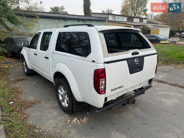 Ниссан Патфайндер 2014 в Киеве на Automoto.ua Белый Ниссан Патфайндер, объемом двигателя 2.5 л и пробегом 150 тыс. км за 6000 $, фото 3 на Automoto.ua