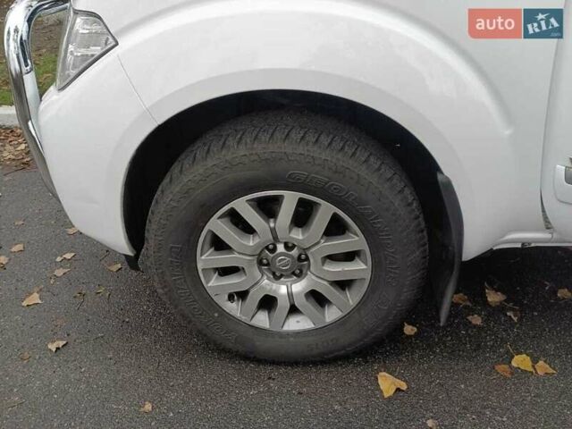 Білий Ніссан Патфайндер, об'ємом двигуна 3 л та пробігом 153 тис. км за 21000 $, фото 4 на Automoto.ua