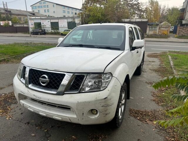 Ниссан Патфайндер 2014 в Киеве на Automoto.ua Белый Ниссан Патфайндер, объемом двигателя 2.5 л и пробегом 150 тыс. км за 6000 $, фото 8 на Automoto.ua