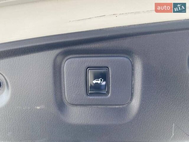 Белый Ниссан Патфайндер, объемом двигателя 2.5 л и пробегом 254 тыс. км за 13500 $, фото 28 на Automoto.ua