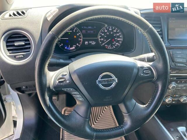 Белый Ниссан Патфайндер, объемом двигателя 2.5 л и пробегом 254 тыс. км за 13500 $, фото 13 на Automoto.ua