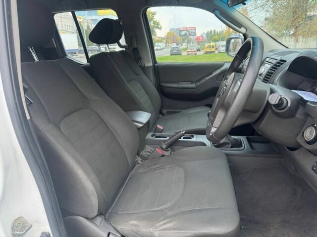 Ниссан Патфайндер 2014 в Киеве на Automoto.ua Белый Ниссан Патфайндер, объемом двигателя 2.5 л и пробегом 150 тыс. км за 6000 $, фото 5 на Automoto.ua