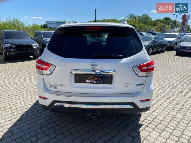 Белый Ниссан Патфайндер, объемом двигателя 2.5 л и пробегом 254 тыс. км за 13500 $, фото 5 на Automoto.ua