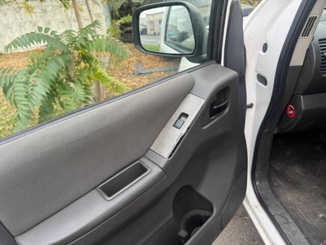 Ниссан Патфайндер 2014 в Киеве на Automoto.ua Белый Ниссан Патфайндер, объемом двигателя 2.5 л и пробегом 150 тыс. км за 6000 $, фото 4 на Automoto.ua