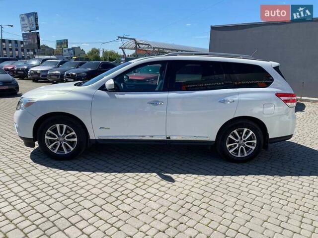 Белый Ниссан Патфайндер, объемом двигателя 2.5 л и пробегом 254 тыс. км за 13500 $, фото 3 на Automoto.ua