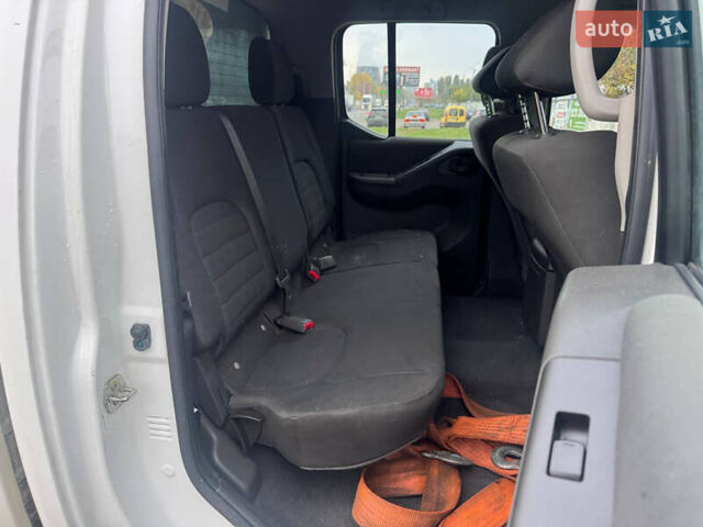 Ниссан Патфайндер 2014 в Киеве на Automoto.ua Белый Ниссан Патфайндер, объемом двигателя 2.5 л и пробегом 150 тыс. км за 6000 $, фото 8 на Automoto.ua