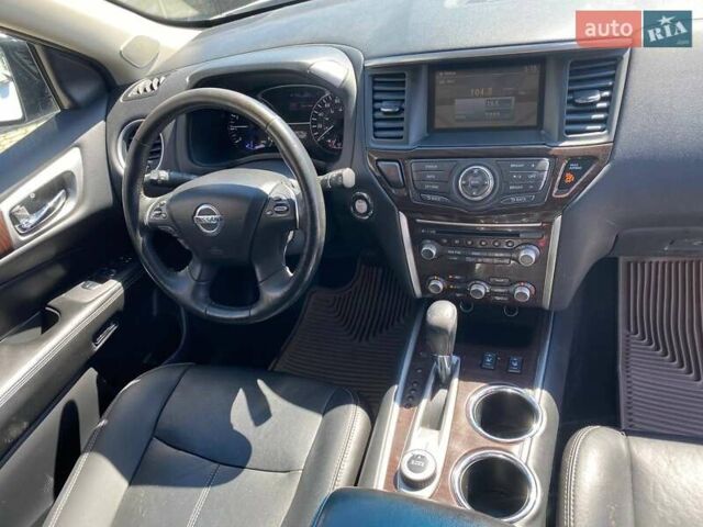 Белый Ниссан Патфайндер, объемом двигателя 2.5 л и пробегом 254 тыс. км за 13500 $, фото 9 на Automoto.ua