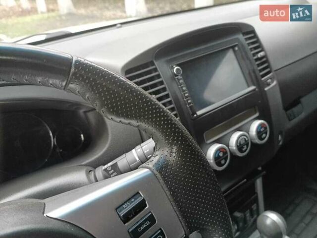 Білий Ніссан Патфайндер, об'ємом двигуна 3 л та пробігом 153 тис. км за 21000 $, фото 3 на Automoto.ua