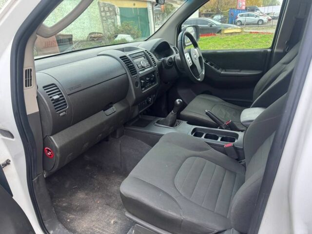 Ниссан Патфайндер 2014 в Киеве на Automoto.ua Белый Ниссан Патфайндер, объемом двигателя 2.5 л и пробегом 150 тыс. км за 6000 $, фото 2 на Automoto.ua