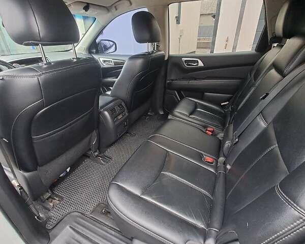 Белый Ниссан Патфайндер, объемом двигателя 3.5 л и пробегом 124 тыс. км за 13800 $, фото 12 на Automoto.ua