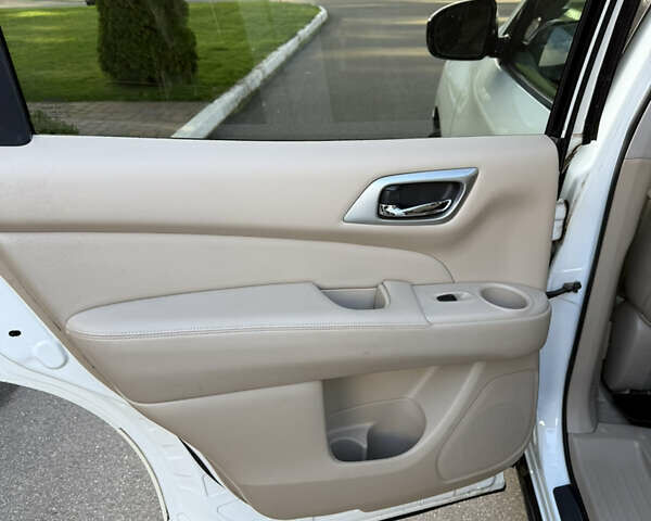 Белый Ниссан Патфайндер, объемом двигателя 3.5 л и пробегом 67 тыс. км за 15900 $, фото 30 на Automoto.ua