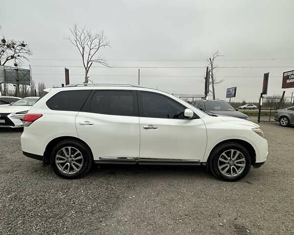 Белый Ниссан Патфайндер, объемом двигателя 3.5 л и пробегом 124 тыс. км за 13700 $, фото 5 на Automoto.ua