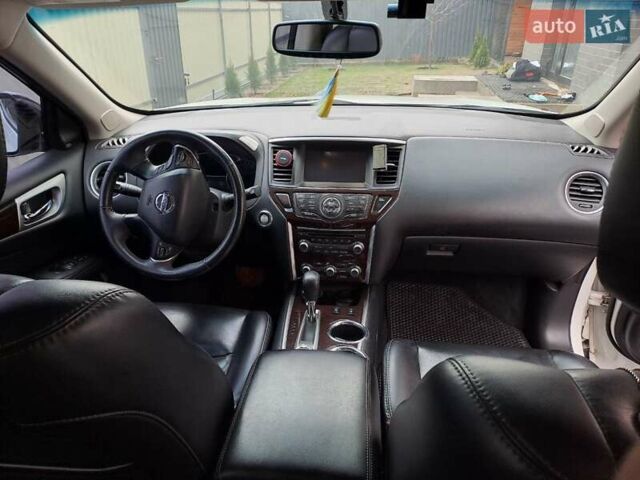 Белый Ниссан Патфайндер, объемом двигателя 3.5 л и пробегом 124 тыс. км за 13800 $, фото 7 на Automoto.ua