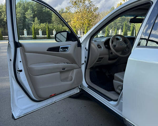 Белый Ниссан Патфайндер, объемом двигателя 3.5 л и пробегом 67 тыс. км за 15900 $, фото 18 на Automoto.ua