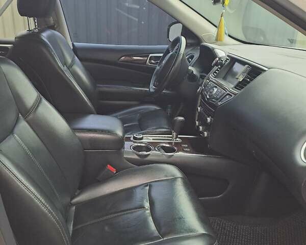 Белый Ниссан Патфайндер, объемом двигателя 3.5 л и пробегом 124 тыс. км за 13800 $, фото 9 на Automoto.ua