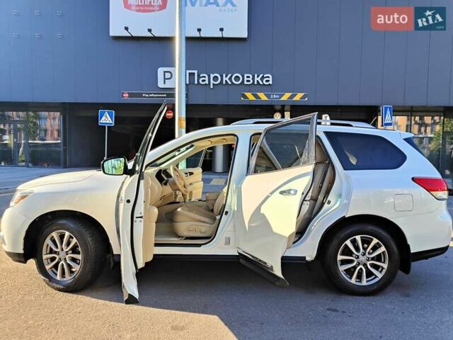 Белый Ниссан Патфайндер, объемом двигателя 3.5 л и пробегом 150 тыс. км за 11990 $, фото 10 на Automoto.ua