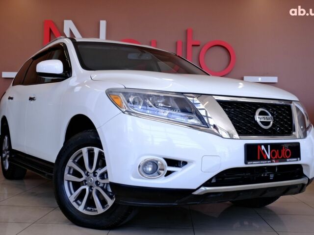 Белый Ниссан Патфайндер, объемом двигателя 3.5 л и пробегом 131 тыс. км за 10900 $, фото 3 на Automoto.ua